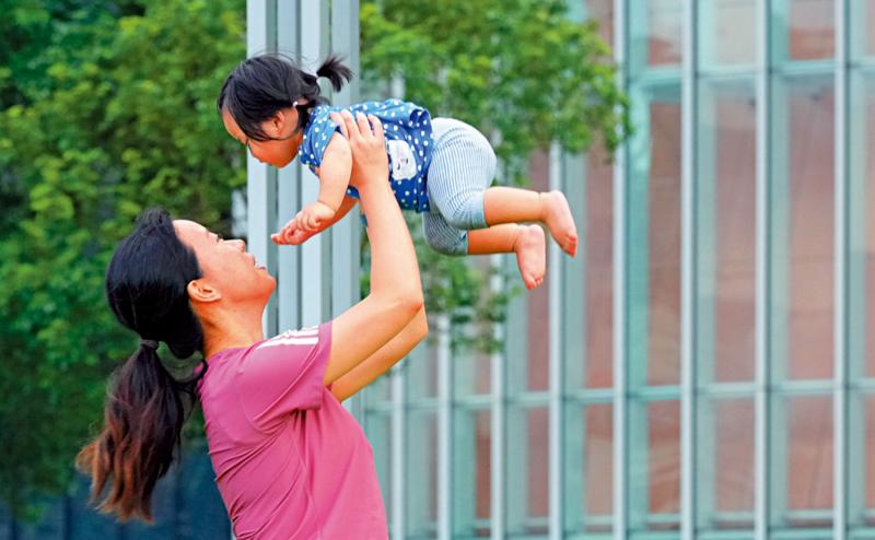 ﻿亲子理财/JPEX事件反思 如何培养孩子不贪财\关显彬