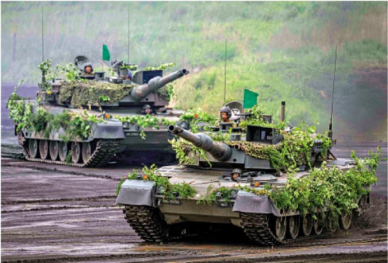 ﻿大打安保牌 充当极右翼代言人