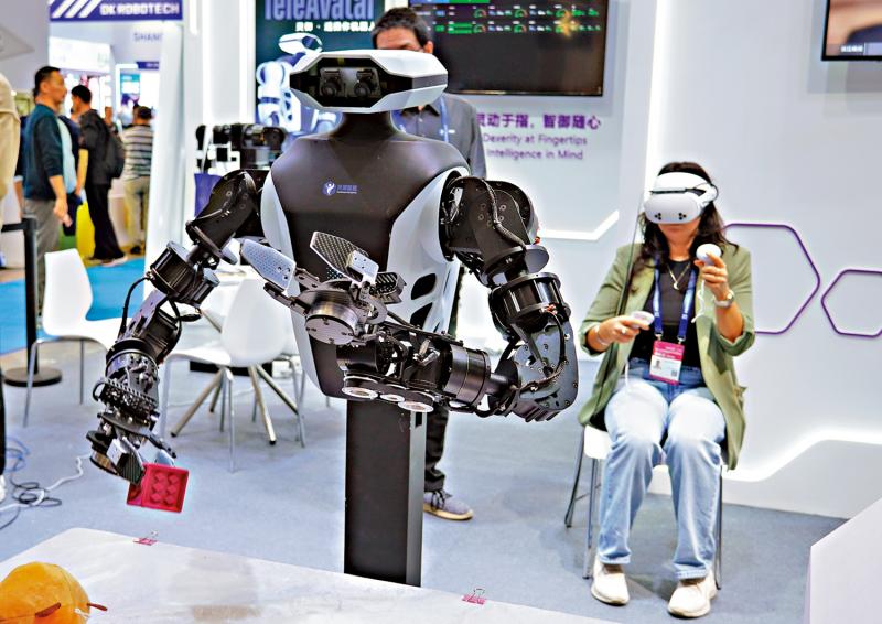 会展机器人 从拍照打卡到比拼实用