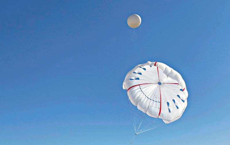 新闻热话/世界最大伞高空“捕”风 巧变绿电