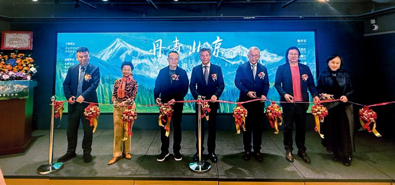 ﻿展出30画作涵盖两地城市景观 “丹青北京”绘就京港互鉴画卷