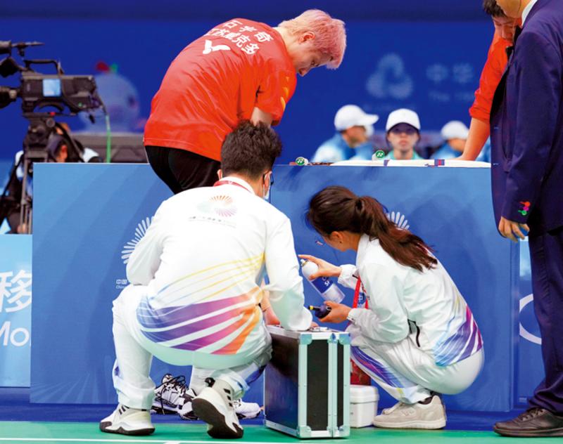 石宇奇羽毛球男单赛因伤退出