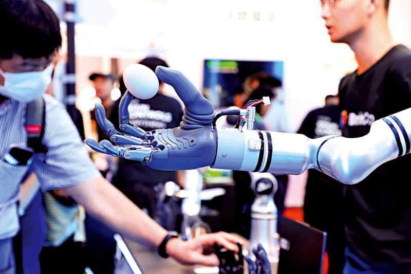 ﻿创科宇宙/内地科企落户 壮大港创科生态圈\梁颕宇