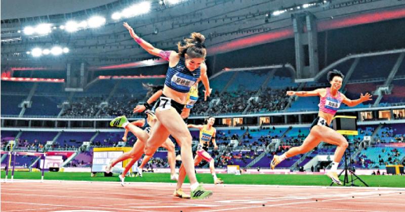 女子100米栏爆冷 刘景扬后劲强封后