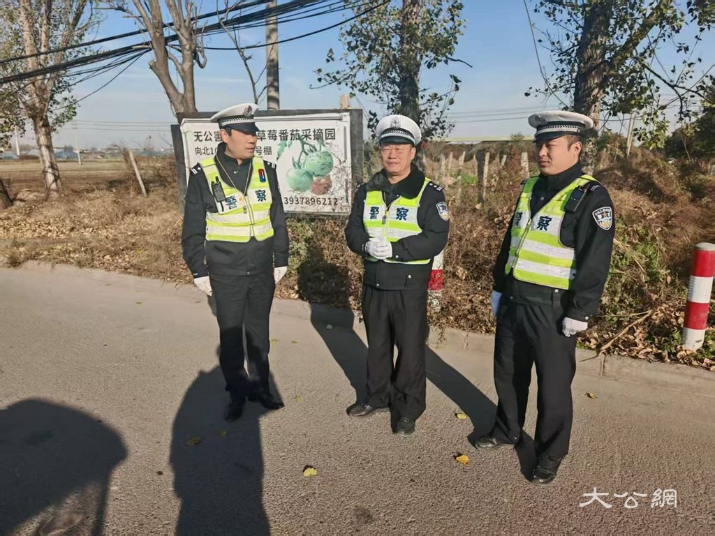 寒衣寄哀思 交警护畅通——开封交警勤务一大队全力护航寒衣节祭扫交通安保