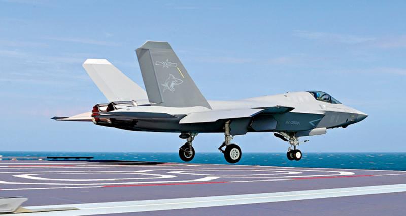 ﻿航母载机/歼35内载6枚“霹雳” 远洋空战利剑