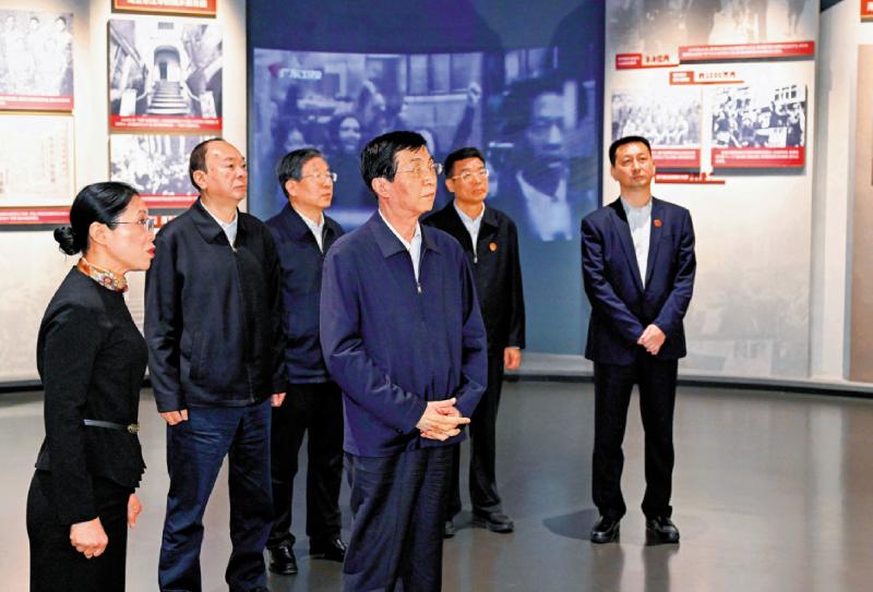 ﻿在深圳惠州调研 强调深入贯彻落实四中全会精神 王沪宁：探索更多前海经验 推进湾区建设