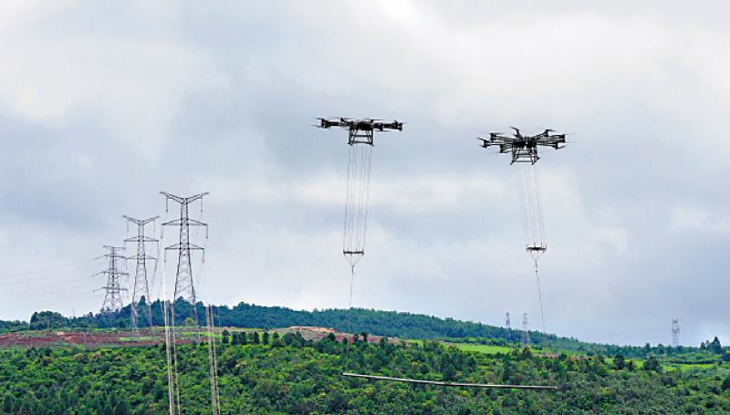 ﻿云南/电站16架无人机 “扛”5000吨物资上山