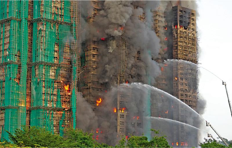 宏福苑五级火/专家：或悭成本无使用阻燃物料棚网 棚架杂物加风势助燃 火烧连环楼
