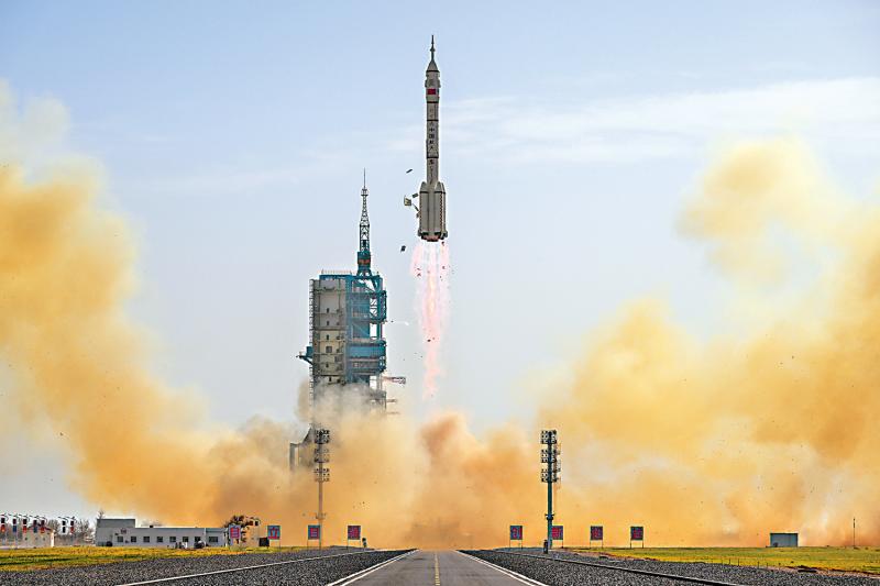 ﻿中国明年将发射4艘飞船 2艘载人