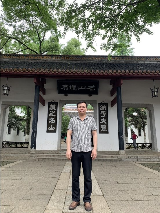 十年赶鸭磨心志 弃药从文铸华章——许水活的文学坚守与苦难逆袭