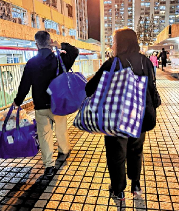 ﻿奋不顾身/“消防员用性命救我们，很伟大！”