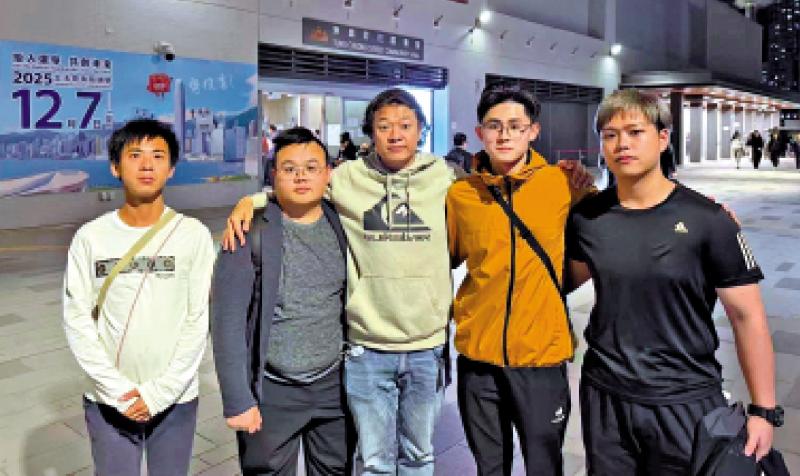 ﻿众志成城 克难前行/义工们连夜通宵守护 灾民不孤单