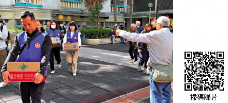 ﻿跨部门应急队派物资 市民竖拇指点赞