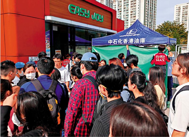 ﻿众志成城 克难前行/内地善款汇成暖流 “我们是一家人” 