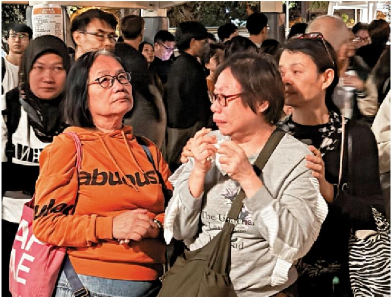 ﻿奶奶痛失好友 泣不成声