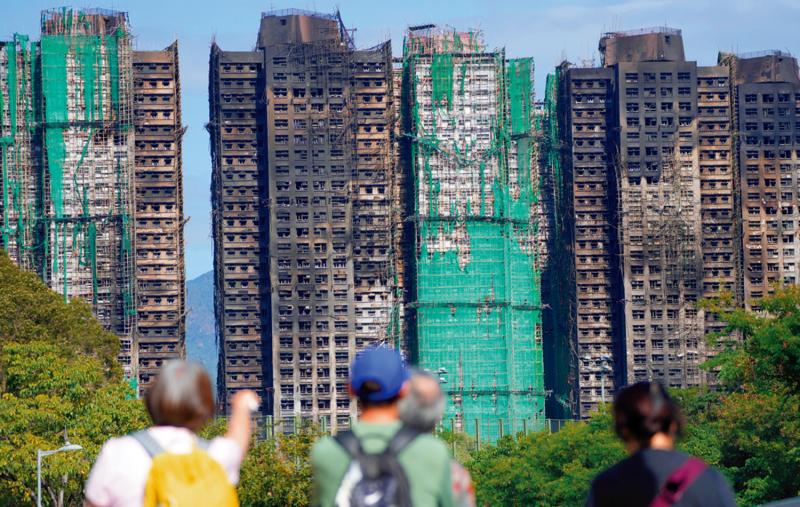 ﻿黄伟纶：宏福苑是否重建 不排除任何可能性