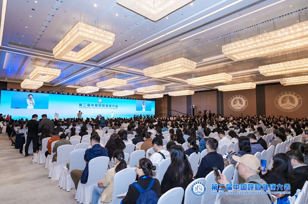 钟南山、张伯礼院士授牌，养无极药业被授予《2026中医药呼吸健康发展共同体》成员单位