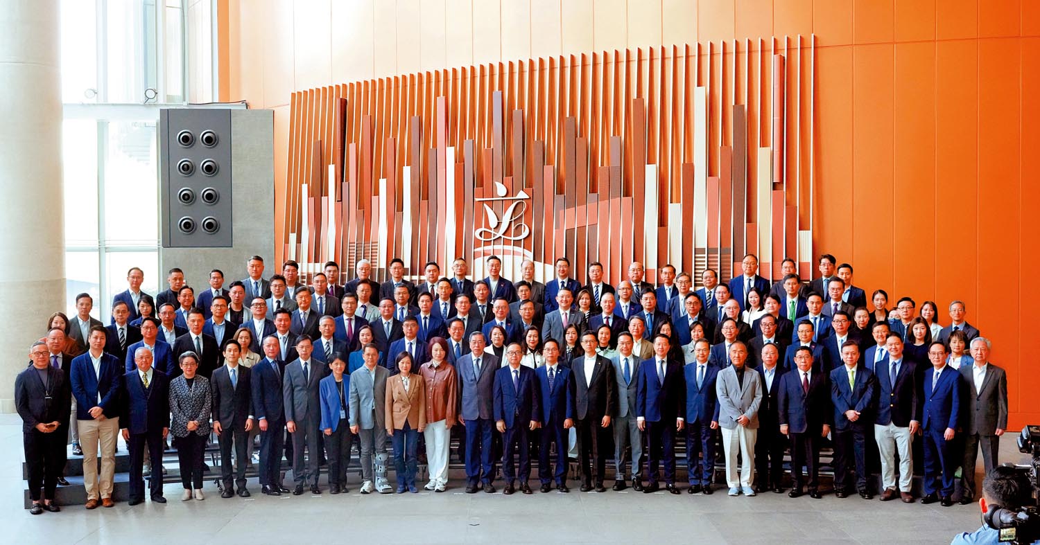 新旧议员聚首交流 同心同德推动改革