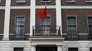 中国驻英国使馆：英美狼狈为奸，性质十分恶劣