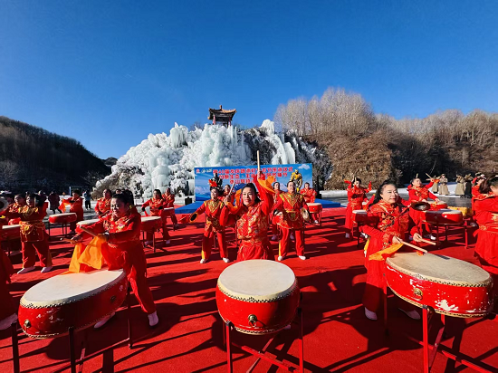 第40届龙庆峡冰灯艺术节采冰仪式暨玉渡山首届冬捕节举行