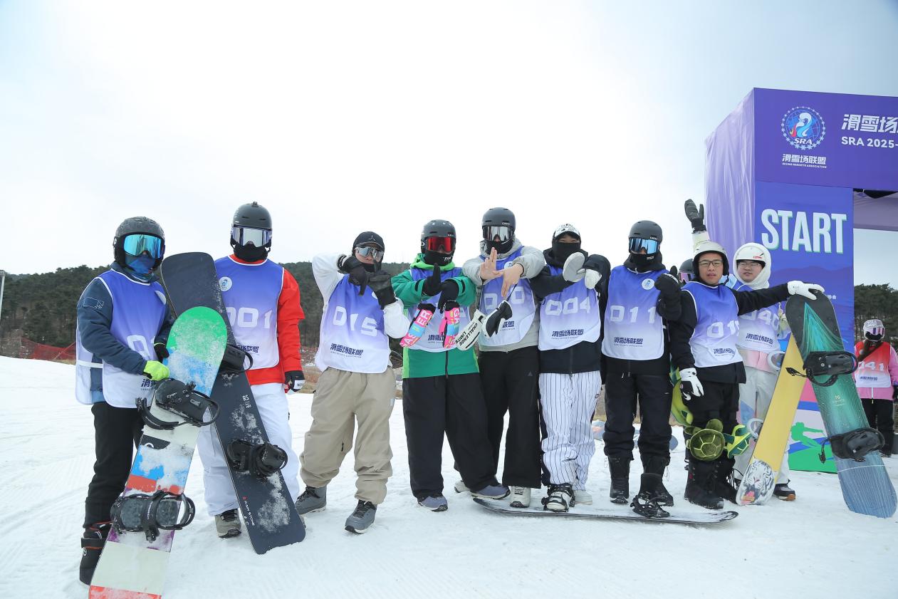 滑雪場聯盟「冰雪絲路杯」粉雪聯賽嵩頂分站賽燃情開賽