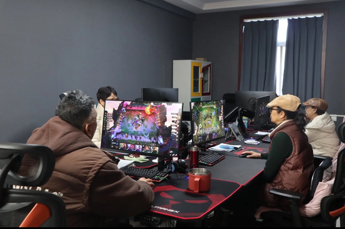 老年电竞、VR体验、网上圈粉—这里的养老幸福又新潮