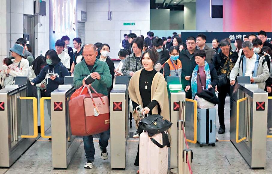 聖誕期間日均客量破疫後紀錄 業界料元旦假訪港旅客人數理想