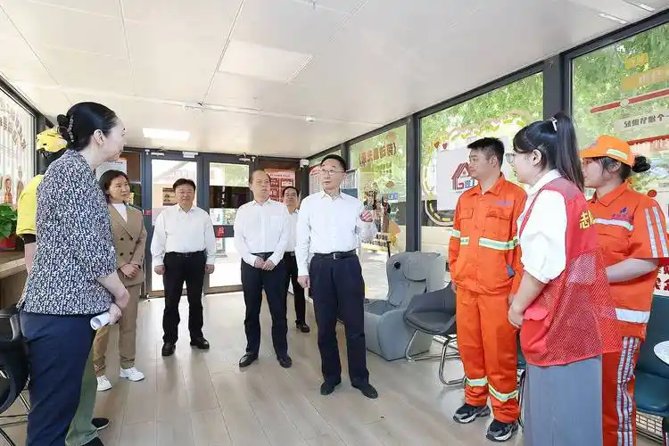 刘宁检查调度元旦假期安全稳定和值班值守工作