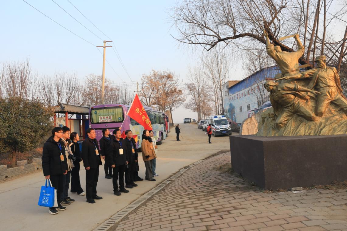 杞县市民考察团走进柿园乡化寨村观摩乡村文化建设