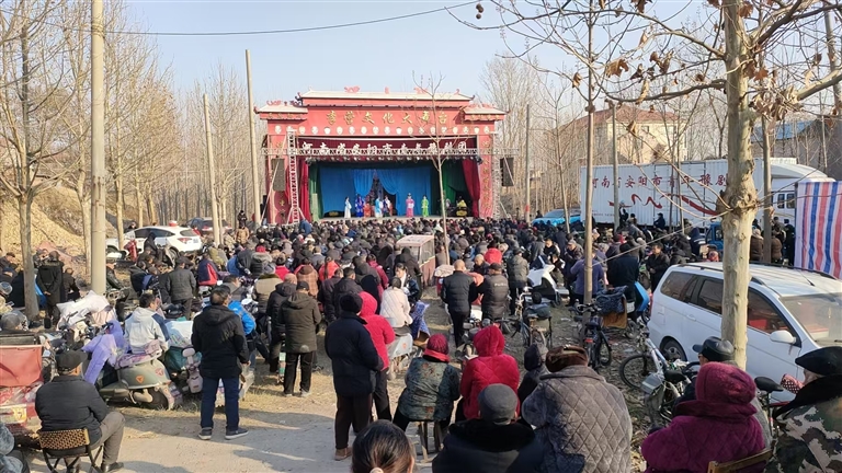 一年送戏700余场 平均一天两场 安阳青年豫剧团扎根乡间