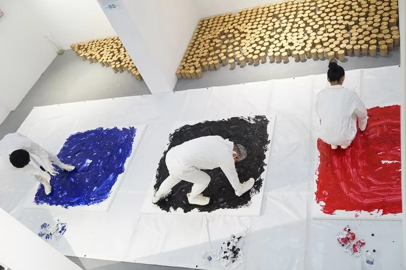 杨烨炘新作《爬行动物》，挑战油画创作边界