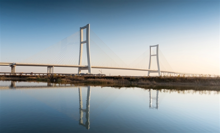 天路百万吨 水路百万级 陆路万里长 经济通道如何向通道经济进阶？