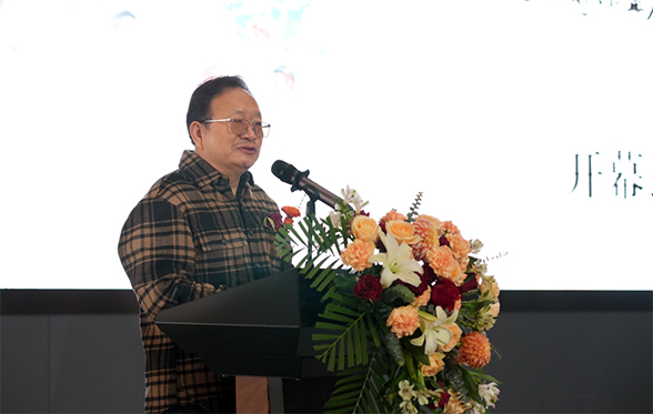 巫卫东画作展现中原气韵 传递西北大地的壮美与深沉