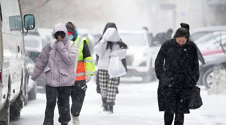 中东部多地降温剧烈 河南湖北安徽等地暴雪来袭
