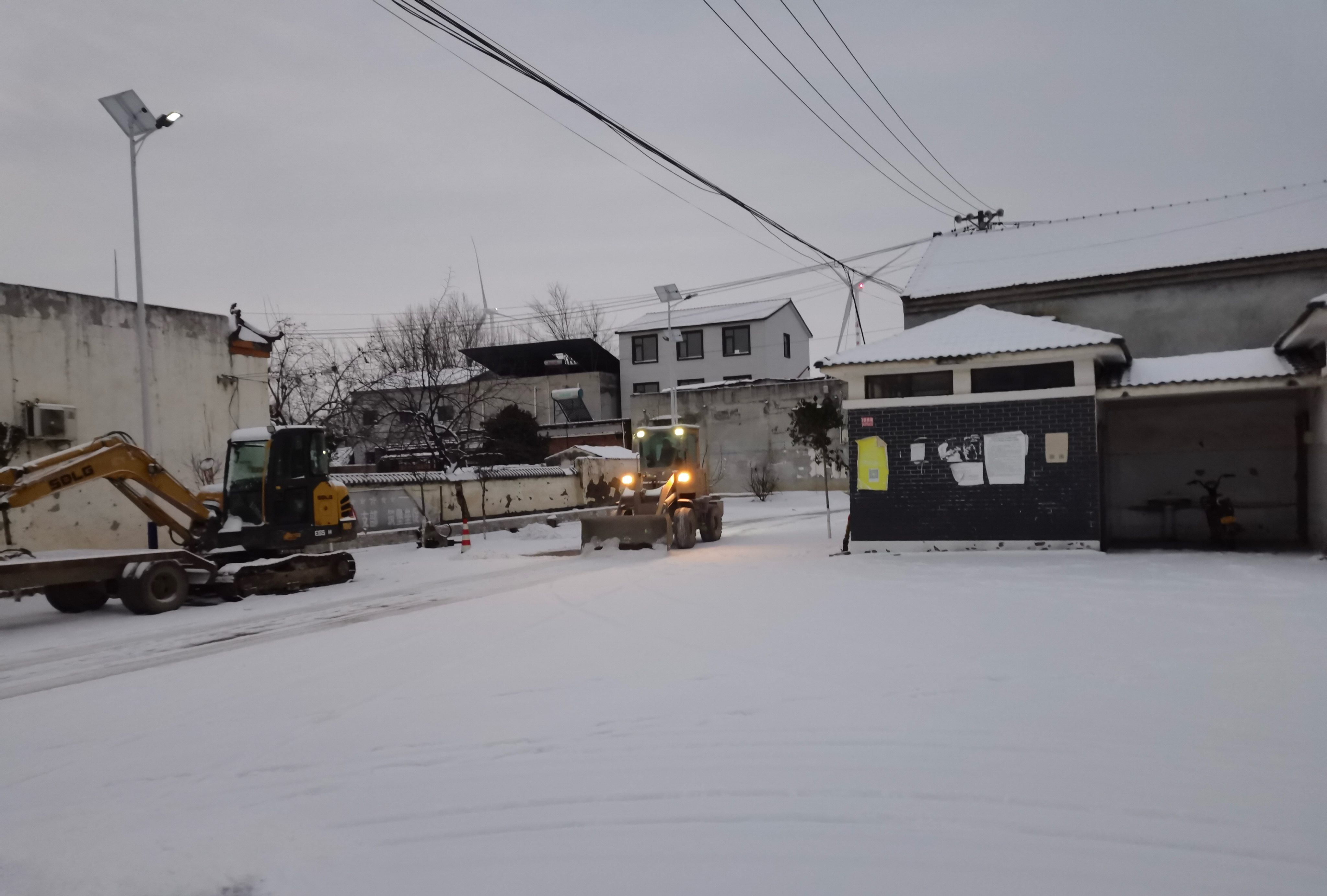 以雪为令显担当 干群同心暖民心——开封兰考县孟寨乡全力开展扫雪除冰保障群众安全
