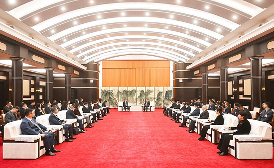 袁家军会见重庆市政协港澳委员及侨界特邀人士