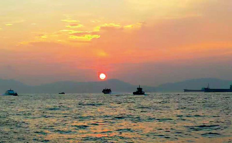 君子玉言/妈妈与我在香港的日子\小 杳