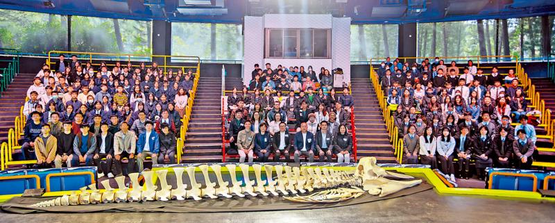 逾190中学生参与製鲸骨标本 推动保育