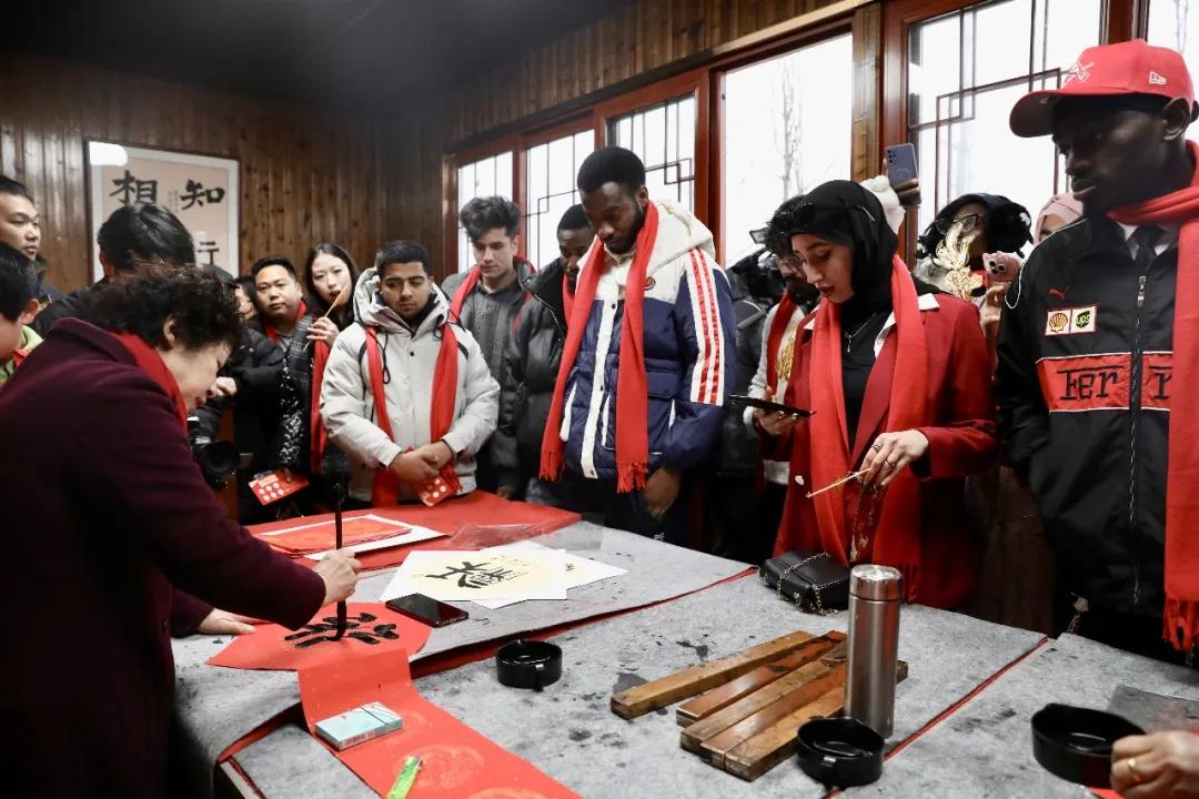 湖南衡阳：留学生沉浸式体验中国年