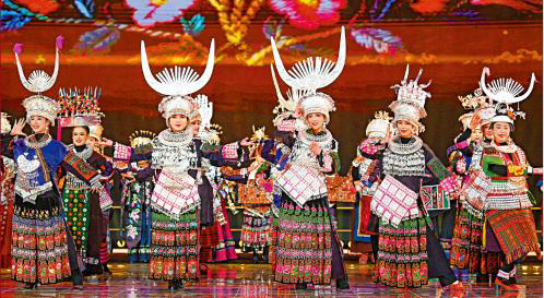 各地“村晚”火热开场 秀出浓浓年味