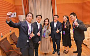 2026全国两会/李家超访清华 与在京港生交流 欢迎清华优势学科进驻北都大学城