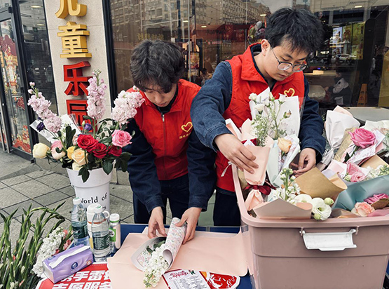 湖南新宁：爱心传情暖人心 雷锋精神永传承