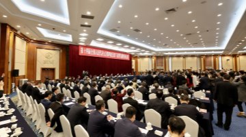 省委书记现场发邀请，广东代表团开放活动现场成“招才直播间”