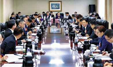 人大代表：香港必须牢牢把握“十五五”重大机遇