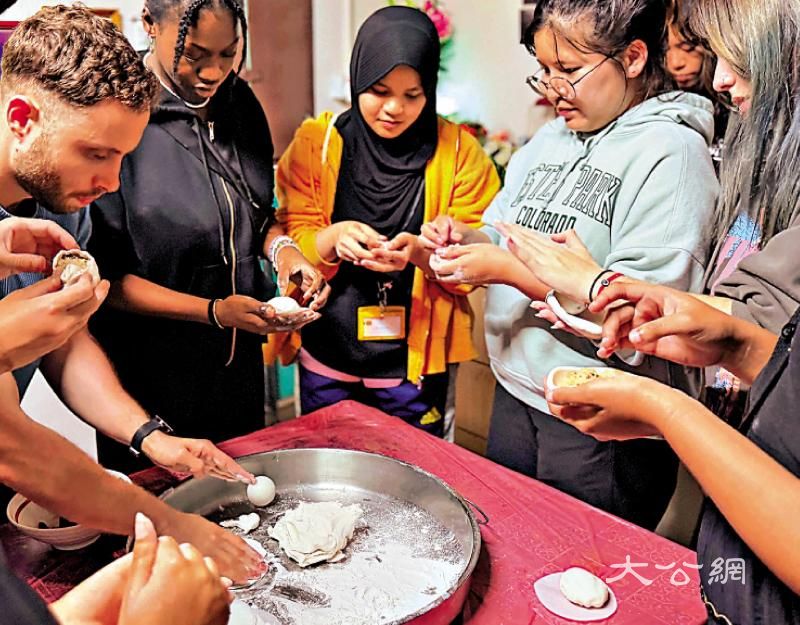 香港浸会大学国际生体验客家非遗文化