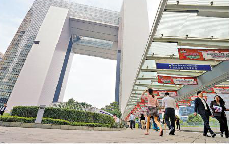 2026全国两会/积极对接“十五五”规划 亲自主导全力推动 李家超：香港五年规划今年内完成