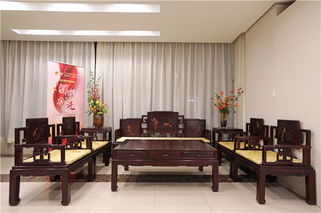 圆明园古典家具六度亮相全国两会