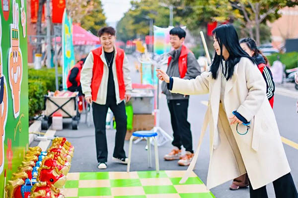 高校出彩开学季 这所高校报到日仪式感拉满