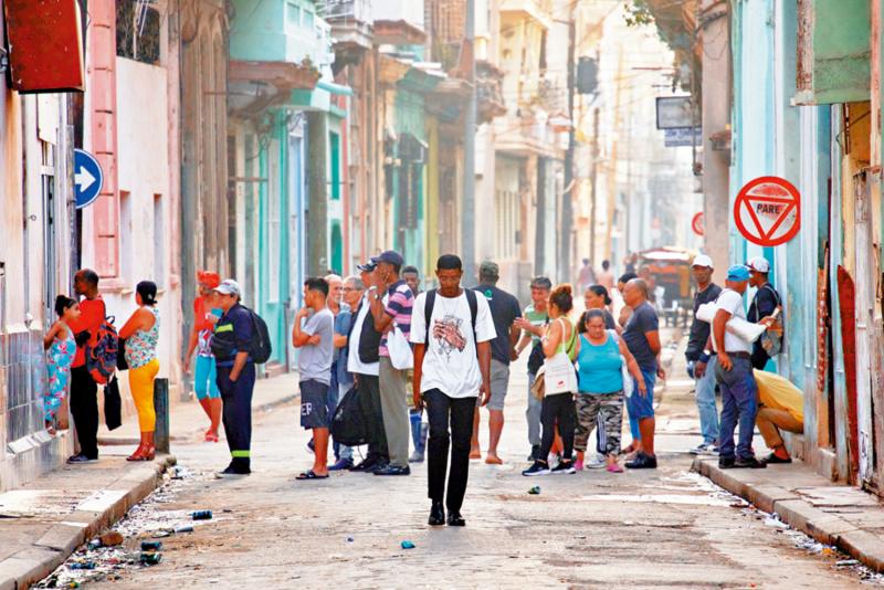 特朗普扬言先解决伊朗再针对古巴